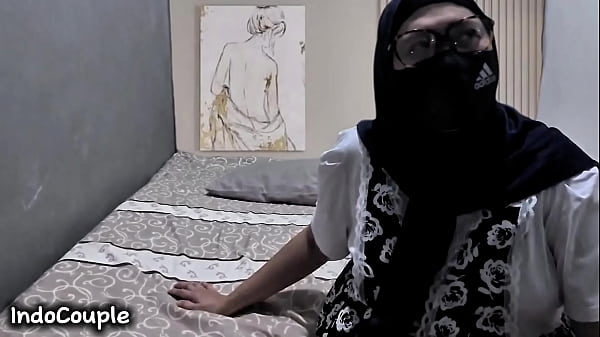 Istri Montok Indonesia Lagi Nikmatin Ngentot Anal Sama Selingkuhan Gelapnya.