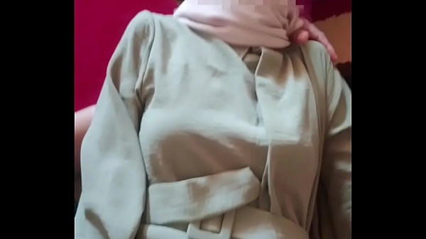 Saudari Tiri Berhijab Digaruk Liar Saat Momen Lebaran Penuh Nafsu