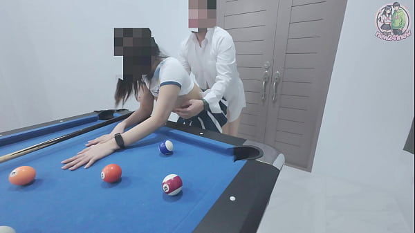 Gadis Thailand Naik Ke Meja Biliar… Lalu Digaruk Keras Sampai Meraung!