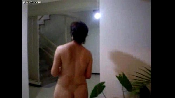 Mama China Tua Nyiram Tanaman Sambil Boker, Airnya Muncrat Ke Mana-mana