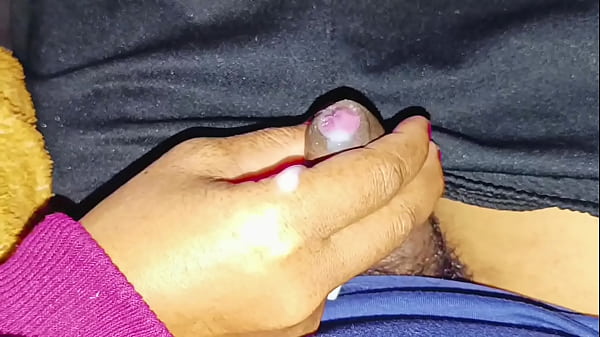 Tanteku Doyan Kontol Mungil, Bibirnya Ngiler Sambil Nungging.