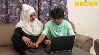 Hijab Cewek Kena Grebek Bokep Sendiri Sama Kakak Tiri