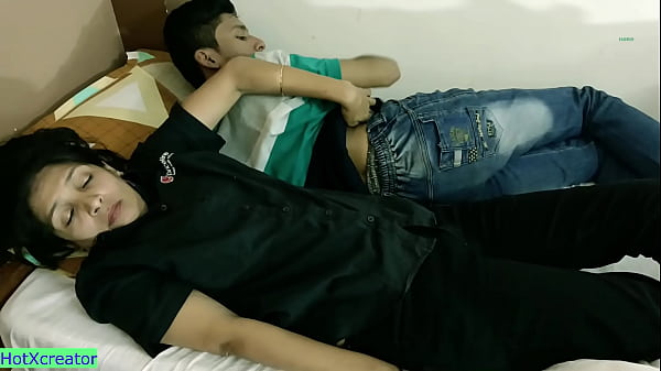 Berbagi Ranjang Dengan Kakak Tiri! Nge-seks Panas Banget Pakai Audio Hindi